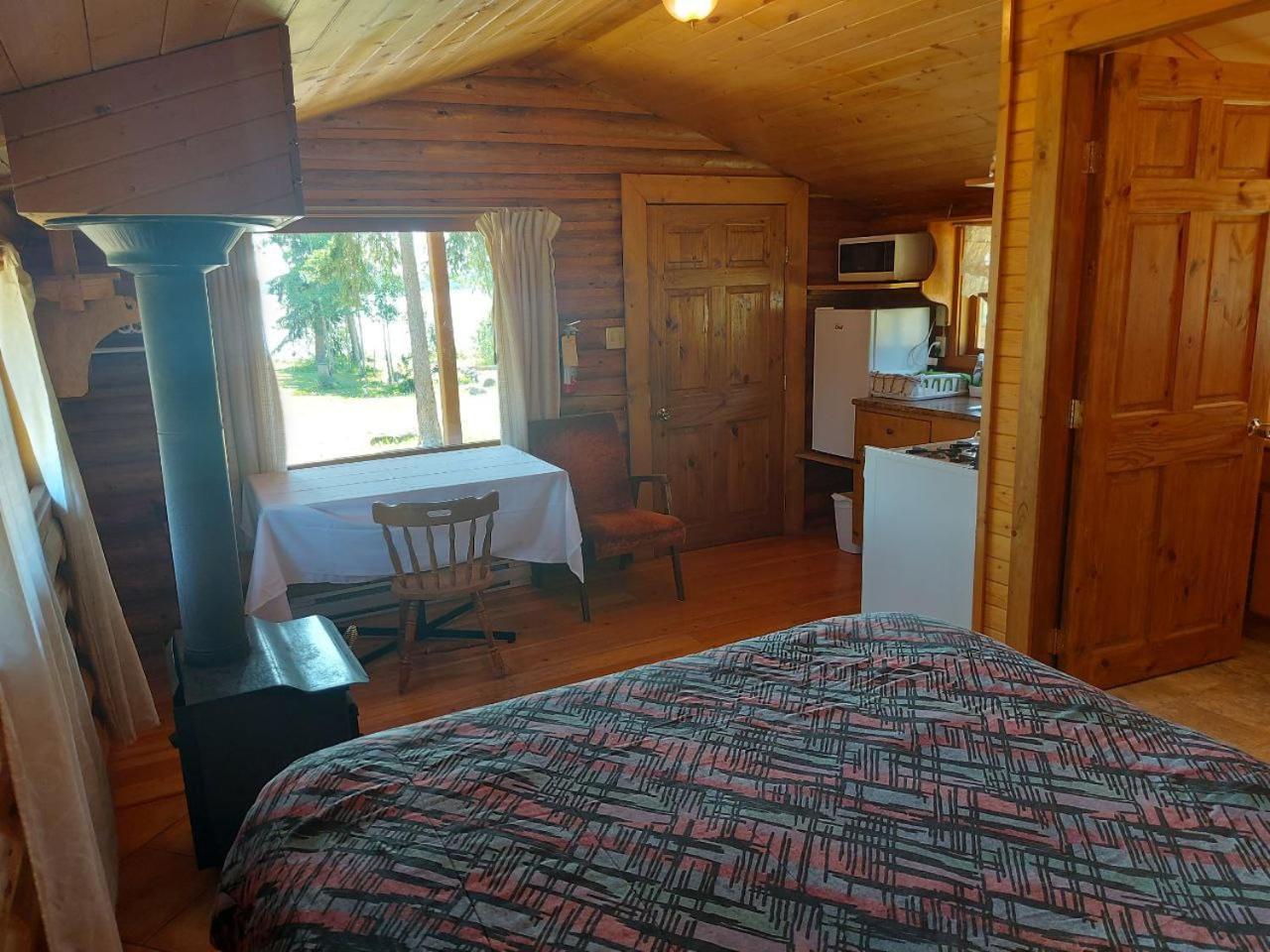 Escott Bay Resort Anahim Lake Exterior foto