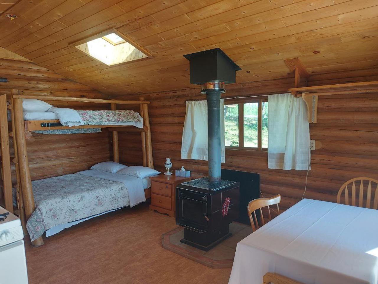 Escott Bay Resort Anahim Lake Exterior foto