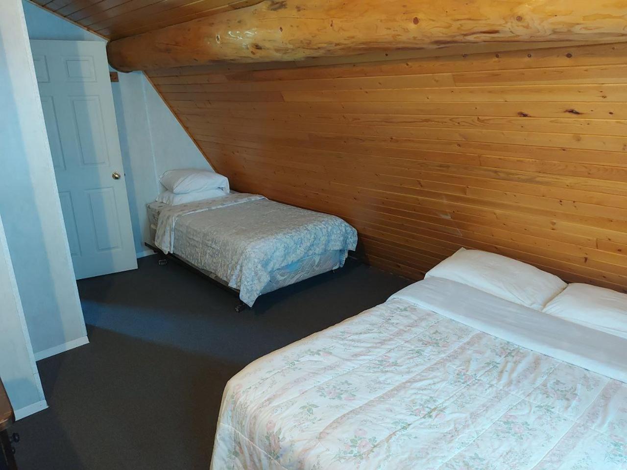 Escott Bay Resort Anahim Lake Exterior foto