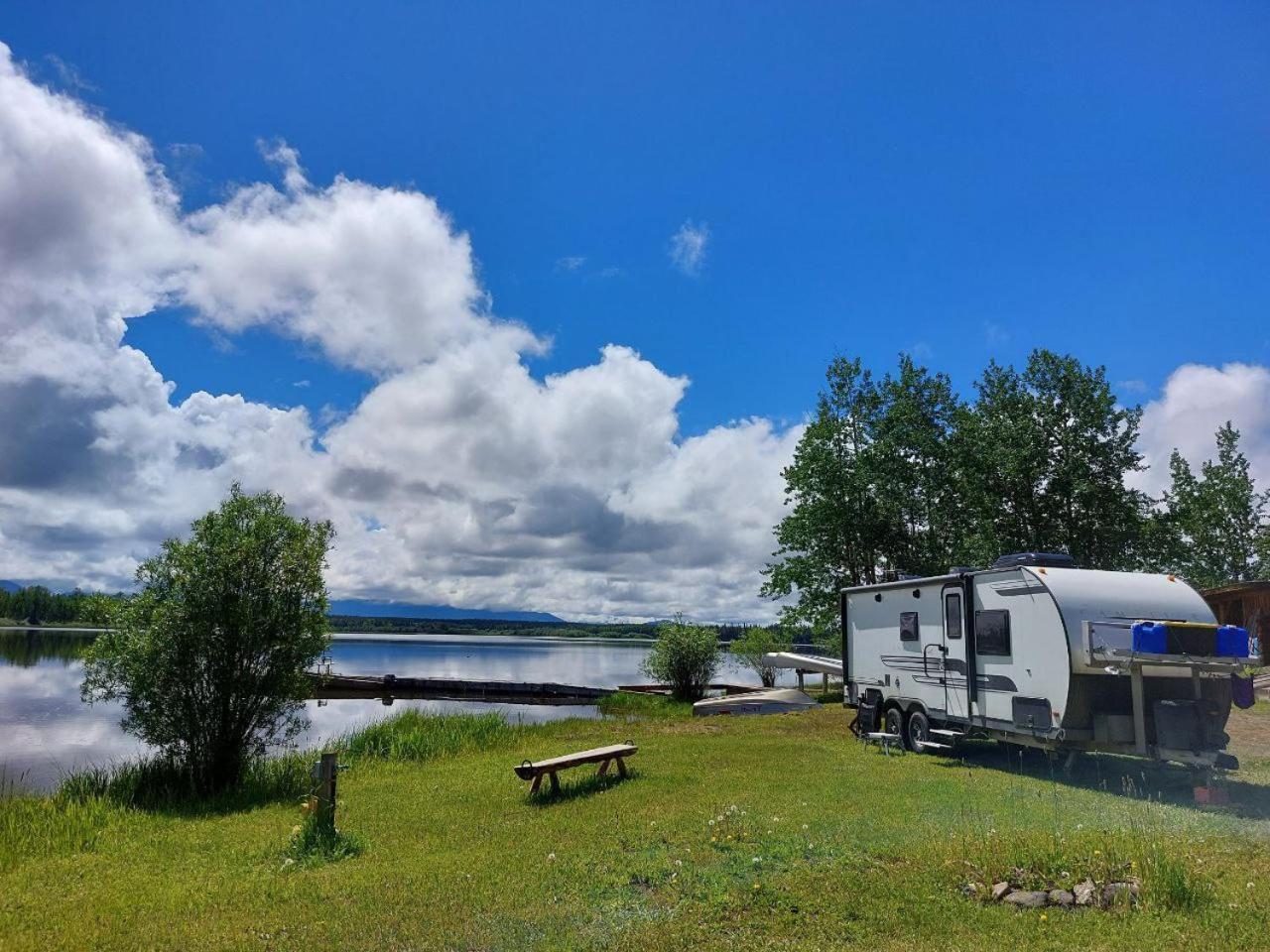 Escott Bay Resort Anahim Lake Exterior foto